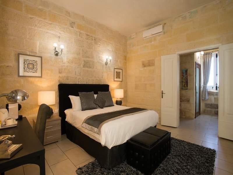 Julesy'S Bnb Cospicua Exterior foto